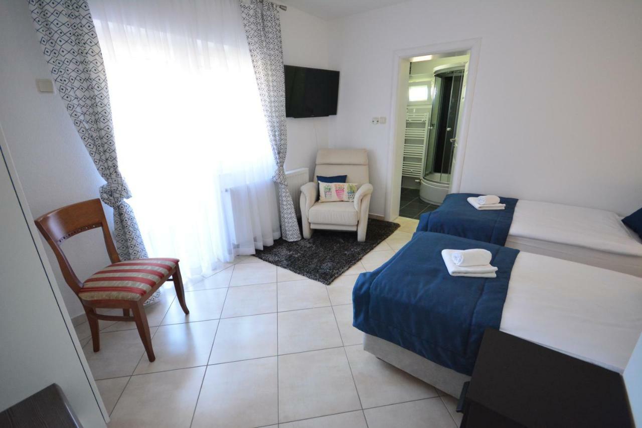 Apartman Viktoria Rakovica Buitenkant foto