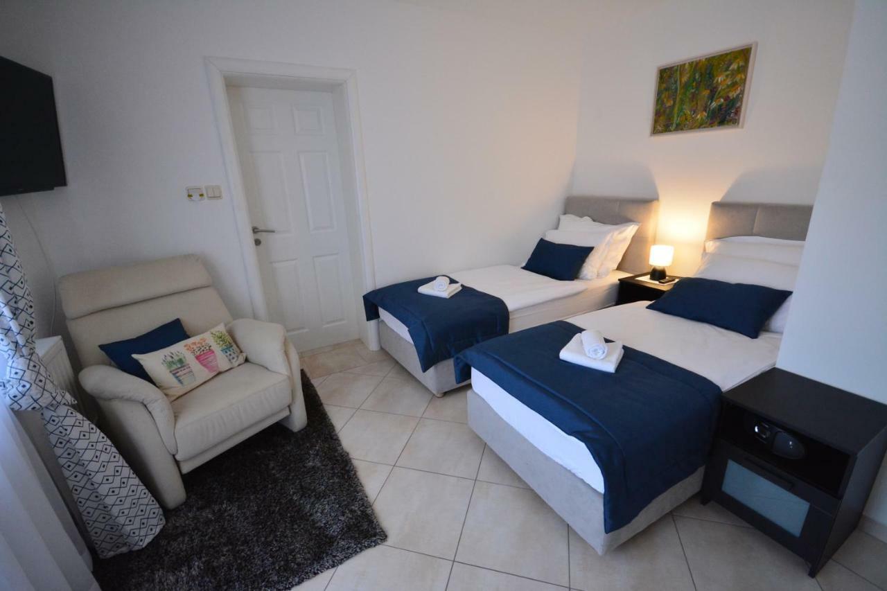 Apartman Viktoria Rakovica Buitenkant foto