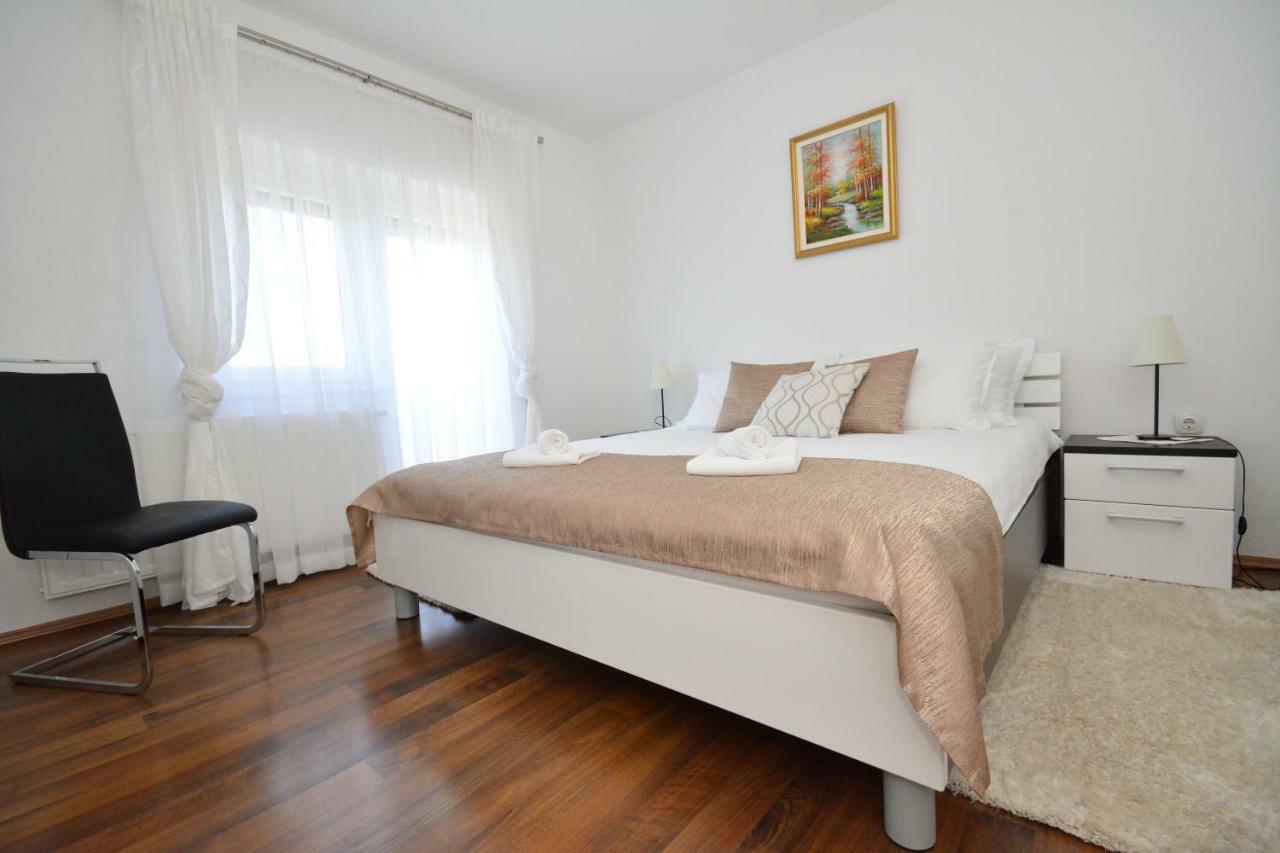 Apartman Viktoria Rakovica Buitenkant foto